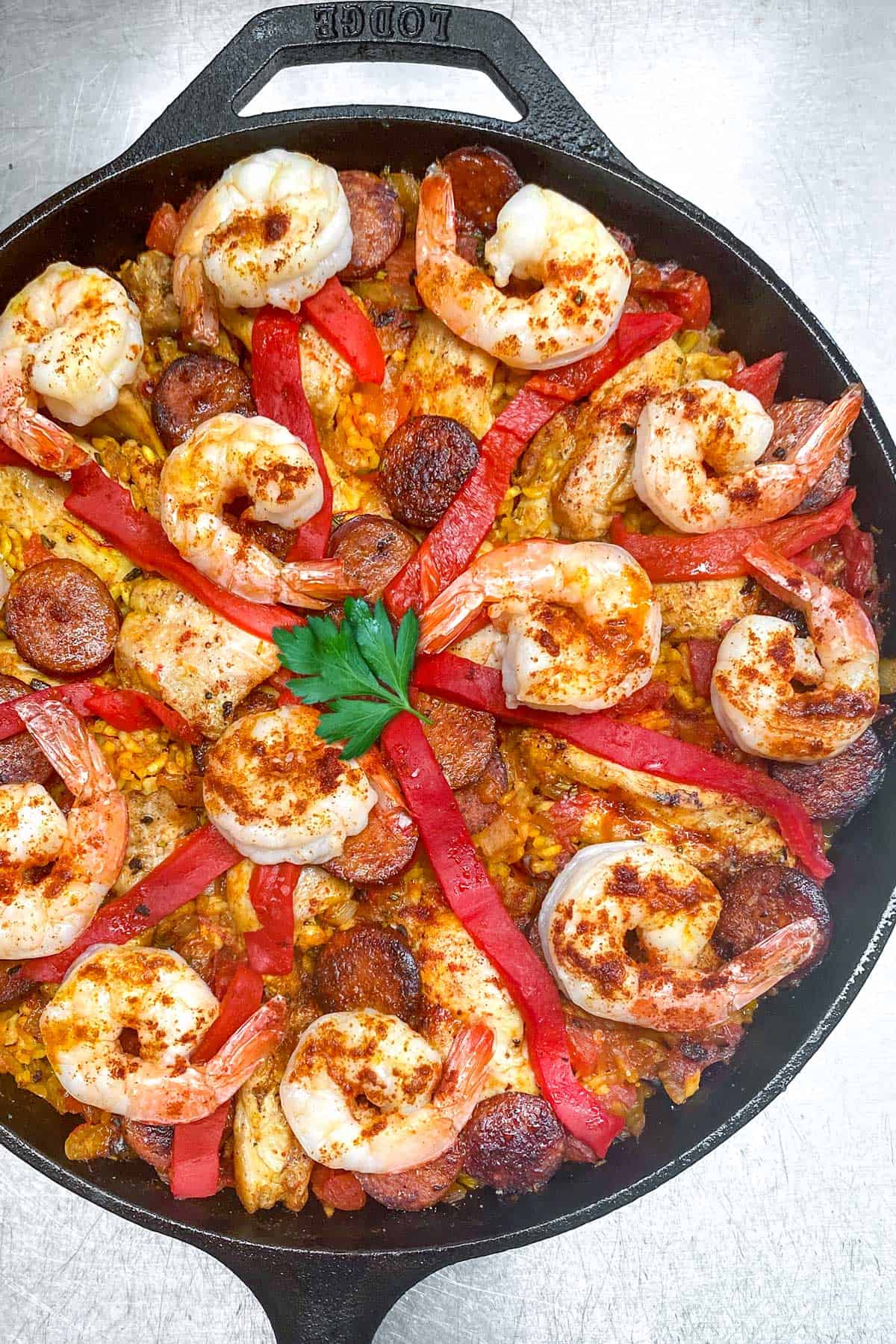 https://www.panningtheglobe.com/wp-content/uploads/2019/02/easy-spanish-paella-recipe-pan.jpg